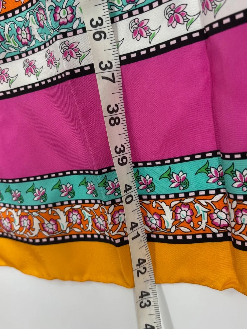 DVF Diane Von Furstenberg Womens Large Square Scarf 100% Silk Pink Floral Signed